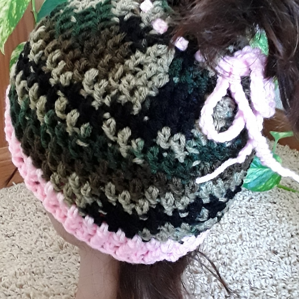 NWOT Camo/pink matching human & dog 🐶fur baby hats! handmade crochet, new - Picture 3 of 10